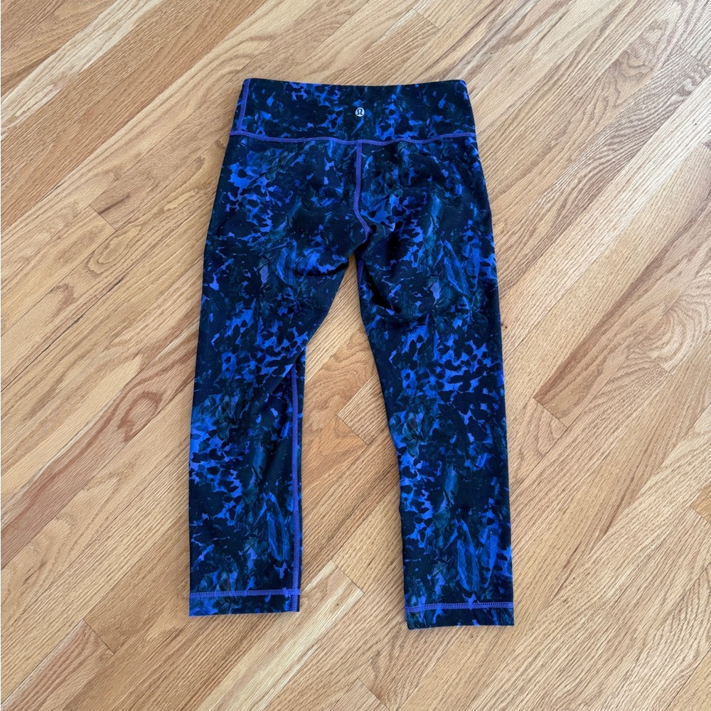 Lululemon capri leggings size 6 patterned - Picture 3 of 3